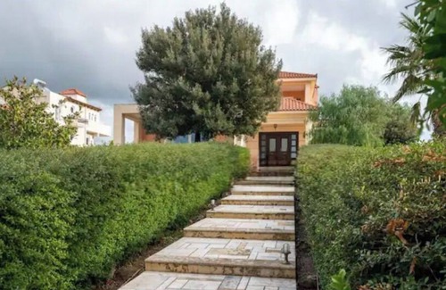 Porto Rafti Villa | Athenian Country House Retreat.
