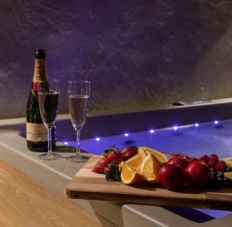 Attiki Apartamento | Athens Beautiful Penthouse With Spa 5' to Metro