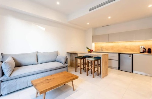 Dafni Apartamento | Athens Grec Suites - Charm of Dafnis Haven