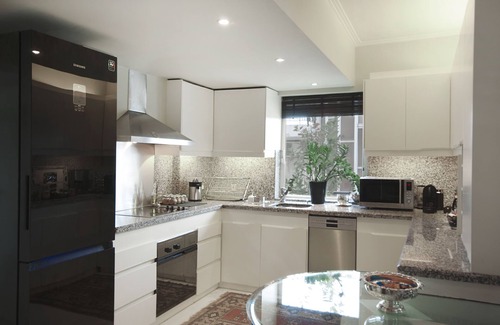 Kolonaki Apartamento | Atico en la colina de Lycabettus en Atenas, jardín privado en la azotea con vista panorámica y piscina