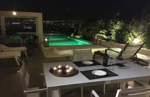 Kolonaki Apartamento | Atico en la colina de Lycabettus en Atenas, jardín privado en la azotea con vista panorámica y piscina