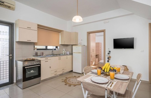 Agia Marina Apartamento | Athina's Flat on the Sea | A Seafront Retreat