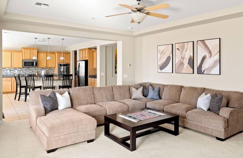 Palm Valley Casa | AtHome+1 | Massive 6 BR | Monthly