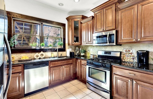 Poncey-Highland Casa | ATL Charming 1929 Historic Craftsman Bungalow