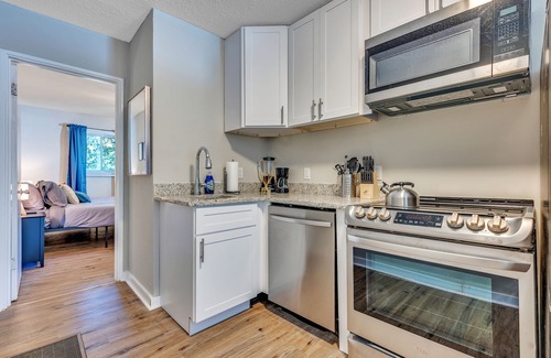 Eagan Park Casa | ATL Stopover: Cozy & Convenient with Parking