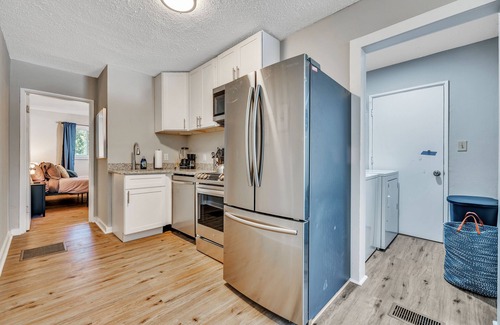 Eagan Park Casa | ATL Stopover: Cozy & Convenient with Parking