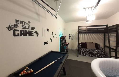 Riverdale Casa | ATL VACATION HOME WITH HOT TUB & POOL TABLE