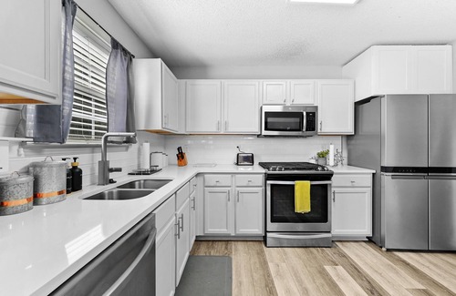 Church Street Casa | Atlanta, Airport, Entire Home Sleeps 9, 4BR's, 2.5Baths, 5Beds