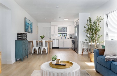 Coral Shores Apartamento | Atlantic Bay. Private Yard with Putting Green. 1.3 Miles to Beach