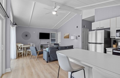 Atlantic Beach Cabaña | Atlantic Breeze North - Renovated & Cozy - Walk To Beach