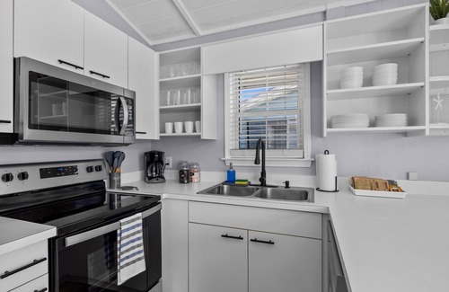 Atlantic Beach Cabaña | Atlantic Breeze North - Renovated & Cozy - Walk To Beach