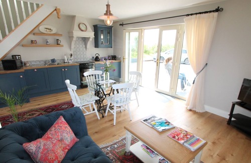 Lisdoonvarna Apartamento | Atlantic Garden Lodge & Art Studio apartamento de un dormitorio en una ubicación tranquila.
