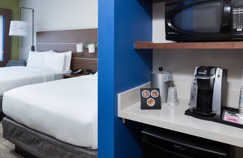 Florida Central Atlantic Coast Hotel | Atlantis Getaway I - 2 Queen Bedroom + Parking