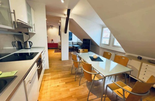 Smichov Apartamento | Attic 15 min to Charles Bridge
