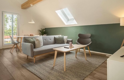 Eriskirch Apartamento | Attic Apartment ‘Ferienwohnung Marla’ with Wi-Fi & Balcony