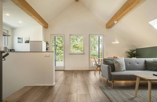 Eriskirch Apartamento | Attic Apartment ‘Ferienwohnung Marla’ with Wi-Fi & Balcony