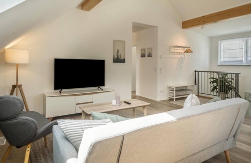 Eriskirch Apartamento | Attic Apartment ‘Ferienwohnung Marla’ with Wi-Fi & Balcony