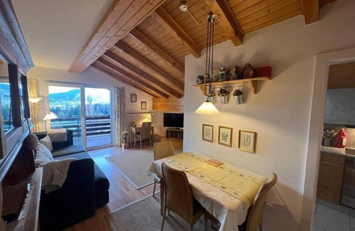 Montana Apartamento | Attic Gem with Unbeatable Lake Moubra View