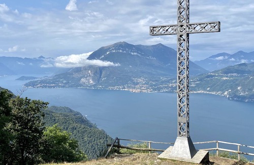 Sanico Chalet De Esquí | Ático con vistas al lago de Como en un antiguo pueblo