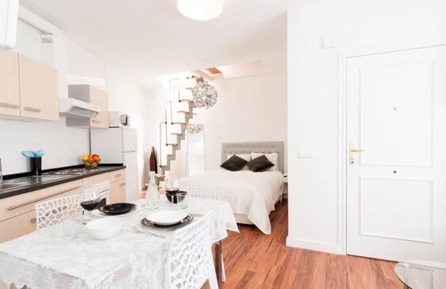 San Felipe Neri Apartamento | Atico Centro Historico A/C BBQ Wifi