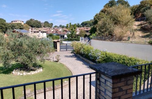 Sacrofano Apartamento | Attico in Villa Dona