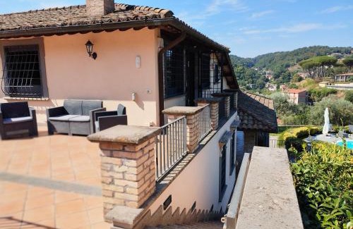 Sacrofano Apartamento | Attico in Villa Dona