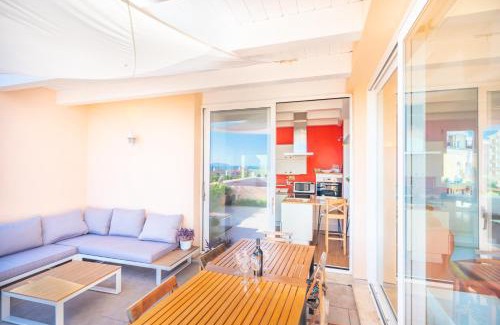 Cagliari Apartamento | Attico Luce e Colori - Terrazza Vista Mare - 5 Bdr