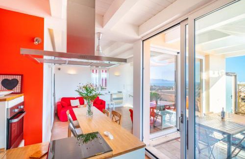 Cagliari Apartamento | Attico Luce e Colori - Terrazza Vista Mare - 5 Bdr