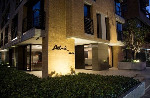 Chico Reservado Apartamento | TOP DE LA PARTE SUPERIOR - ATTIK 302