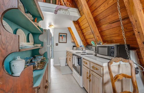 Holden Beach Casa | Attractive & Dog-Friendly Beachfront House w/Private W/D, AC, Free WiFi, & Patio