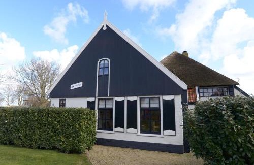 Oosterend Casa | Attractive Home in Frisian