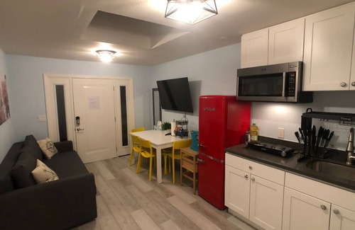 East San Mateo Apartamento | Atractivo oasis, convenientemente ubicado