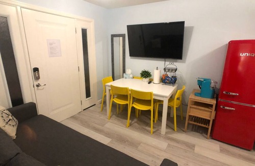 East San Mateo Apartamento | Atractivo oasis, convenientemente ubicado