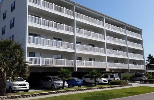 Crescent Beach Condominio | Atractivo, espacioso, limpio y siempre al día. Acceso a Discapacitados. Gran vista