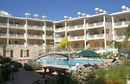 Paphos Condominio | *** Atractivo ÁTICO espacioso Apt. De 2 camas, piscina muy grande, ELEVADOR, Vista al mar