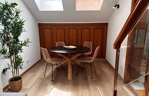 Burgos Apartamento | AtuaireHome Evolución Humana 8 con Parking Includio