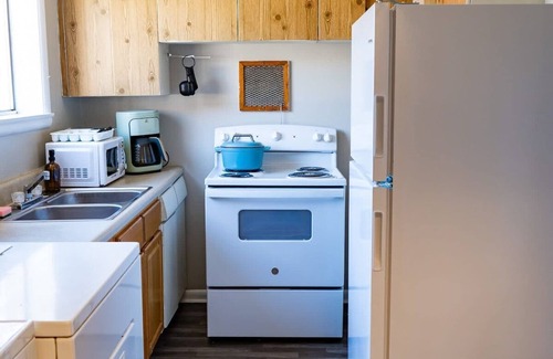 Briceville Apartamento | ATV Paradise: Luxe Retreat at Upper Airbase