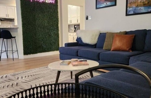 Woods Of Brushy Creek Casa | ATX Arcade, Theater, & Poolside Oasis! Pet & Kid Friendly!