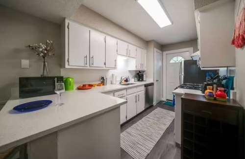 South Manchaca Apartamento | ATX Casa Feliz Bnb ~ Near SoCo Nest and Westgate