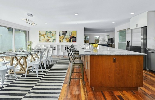 Barton Hills Casa | ATX Modern - Charm