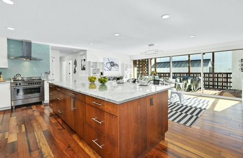 Barton Hills Casa | ATX Modern - Charm