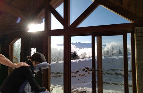 Saint-Bernard Chalet De Esquí | Atypical chalet with a green roof at 1000 M, breathtaking views of the mountains!