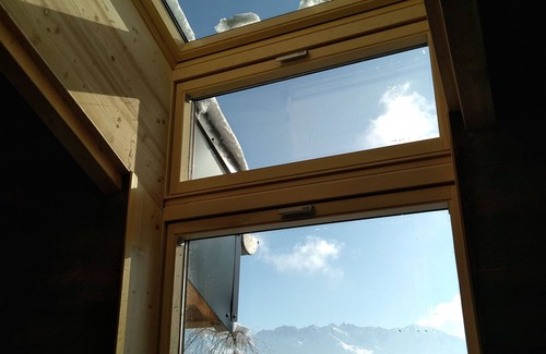 Saint-Bernard Chalet De Esquí | Atypical chalet with a green roof at 1000 M, breathtaking views of the mountains!