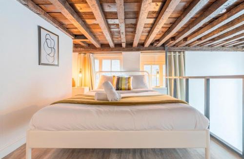 Historic Center Apartamento | Atypical triplex near Grand Place with terrace