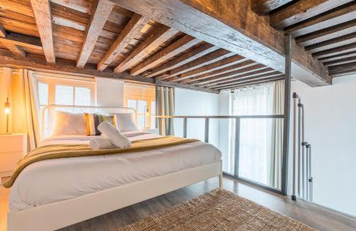 Historic Center Apartamento | Atypical triplex near Grand Place with terrace