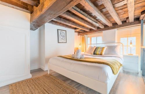 Historic Center Apartamento | Atypical triplex near Grand Place with terrace