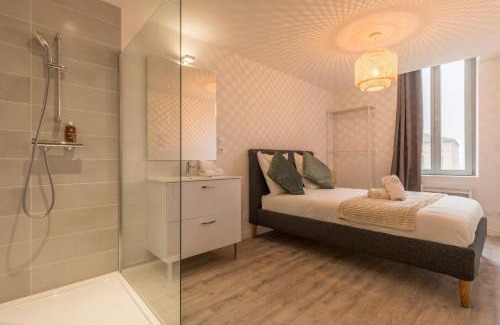 Castelsarrasin Apartamento | ATYPIQUE - 2 chambres avec salles de bains, cuisine équipée, parking gratuit