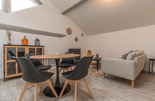 Castelsarrasin Apartamento | ATYPIQUE - 2 chambres avec salles de bains, cuisine équipée, parking gratuit
