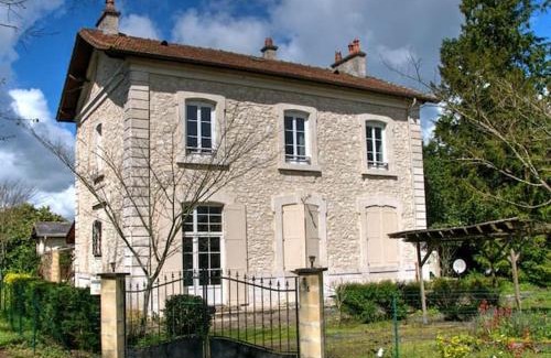 Issigeac Casa | Atypique ancienne gare d'Issigeac,piscine privée,pétante,grand terrain