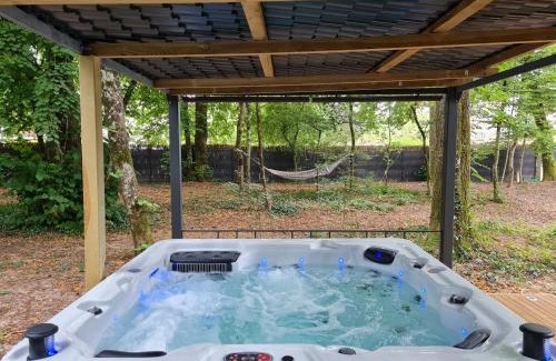 Blois Casa | AU B'HONNEUR DE BLOIS Gîte 5 étoiles pour 6 personnes avec JACUZZI